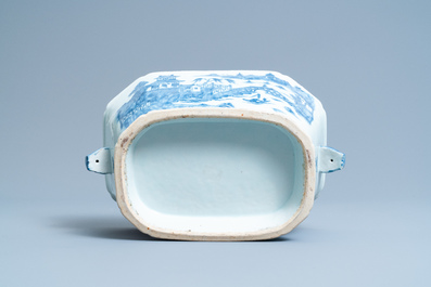 A composite 25-piece Chinese blue and white service, Qianlong