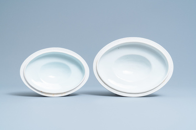 Un service en porcelaine de Chine en bleu et blanc &agrave; d&eacute;cor de sc&egrave;nes de chasse, 18/19&egrave;me