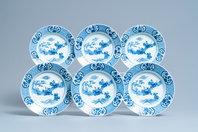 Un service en porcelaine de Chine en bleu et blanc &agrave; d&eacute;cor de sc&egrave;nes de chasse, 18/19&egrave;me