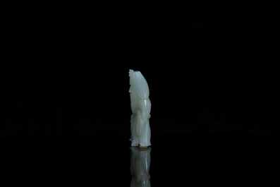 Une figure de 'Shou Lao &agrave; l'enfant' en jade sculpt&eacute;, Chine, 18&egrave;me