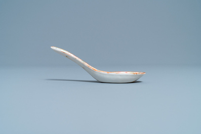 A Chinese famille rose 'millefleurs' spoon, Juren Tang Zhi mark, Republic