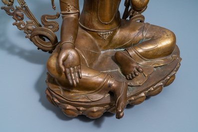 Une tr&egrave;s grande figure de la Tara Blanche en bronze, N&eacute;pal, 19&egrave;me