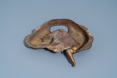 Une tr&egrave;s grande figure de la Tara Blanche en bronze, N&eacute;pal, 19&egrave;me