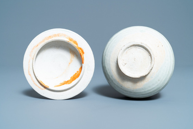 Une coupe et un bol couvert en gr&egrave;s porcelaineux de type qingbai, Chine, Song/Yuan