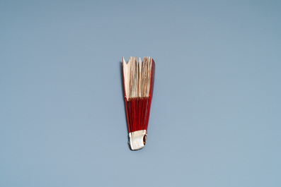 A Chinese painted paper and lacquered wood fan, 18/19th C.