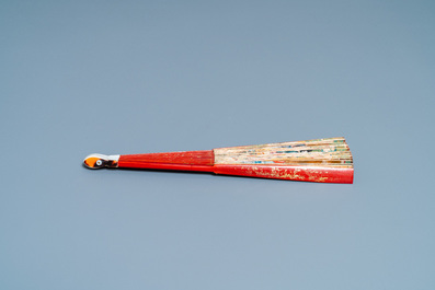 A Chinese painted paper and lacquered wood fan, 18/19th C.