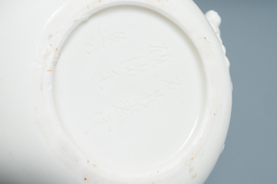 A Chinese Dehua blanc de Chine teapot, inscribed Yi Gong, 18/19th C.