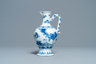 Une verseuse en porcelaine de Chine en bleu et blanc, &eacute;poque Transition