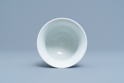 Een Chinese blauw-witte zhadou met lotusslingers, Kangxi