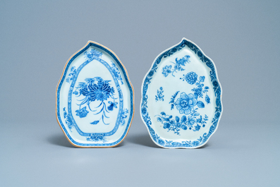 Two Chinese blue and white sauceboats on stands, Qianlong