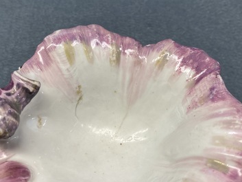 Deux salerons en forme de coquillages en porcelaine de Chelsea, Angleterre, 18&egrave;me
