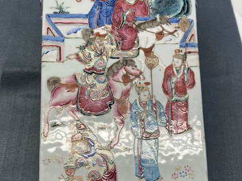 Een vierkante Chinese famille rose vaas, 19e eeuw