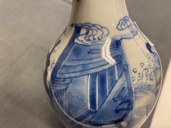 Een Chinese blauw-witte vaas met olifantenoren, Kangxi merk en periode