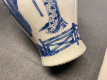 Een Chinese blauw-witte vaas met olifantenoren, Kangxi merk en periode