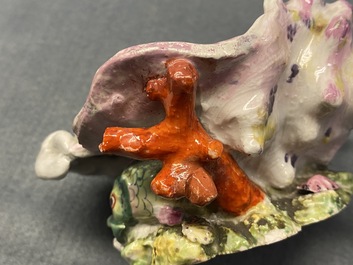 Deux salerons en forme de coquillages en porcelaine de Chelsea, Angleterre, 18&egrave;me