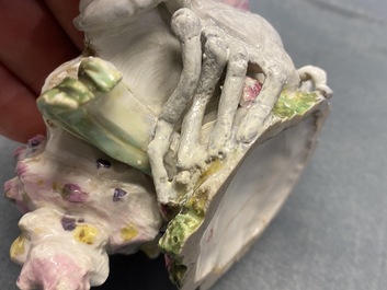 Deux salerons en forme de coquillages en porcelaine de Chelsea, Angleterre, 18&egrave;me