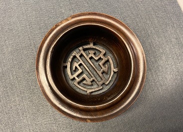 Een Chinese blauw-witte, koperrode en celadon vaas met landschapsdecor, Kangxi