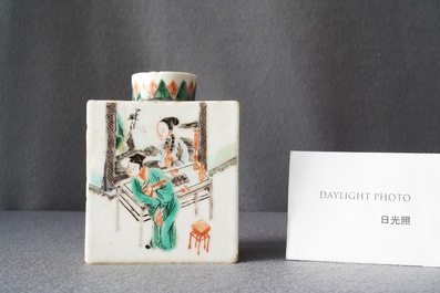 Een Chinese famille verte theebus, Kangxi