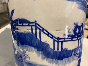 A Chinese blue and white rouleau vase, Kangxi mark, 19/20th C.