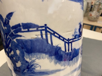 A Chinese blue and white rouleau vase, Kangxi mark, 19/20th C.