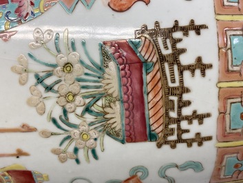 Un vase en porcelaine de Chine famille rose et un en rouge de fer, 19/20&egrave;me