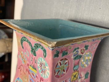 A square Chinese pink-ground famille rose 'antiquities' vase, 19th C.