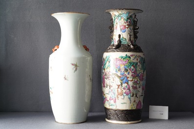 Deux vases en porcelaine de Chine famille rose, 19&egrave;me