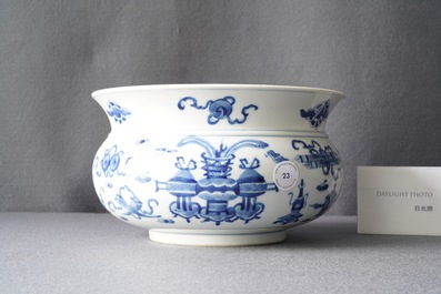 A Chinese blue and white 'antiquities' censer, 19th C.