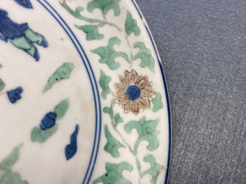 Een Chinees wucai bord met twee jongens, Wanli merk en periode