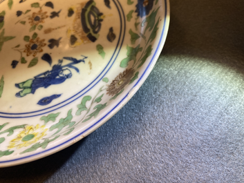 Een Chinees wucai bord met twee jongens, Wanli merk en periode