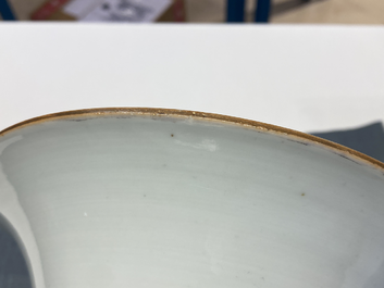 Deux vases en porcelaine de Chine famille rose, 19/20&egrave;me