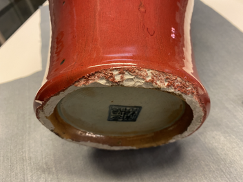 Un vase en porcelaine de Chine &agrave; &eacute;mail flamb&eacute;, 19&egrave;me
