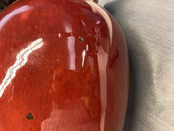 Un vase en porcelaine de Chine &agrave; &eacute;mail flamb&eacute;, 19&egrave;me