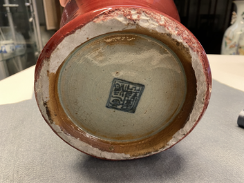 Un vase en porcelaine de Chine &agrave; &eacute;mail flamb&eacute;, 19&egrave;me