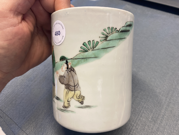 Un pot &agrave; pinceaux en porcelaine de Chine famille verte, Kangxi