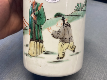 Un pot &agrave; pinceaux en porcelaine de Chine famille verte, Kangxi
