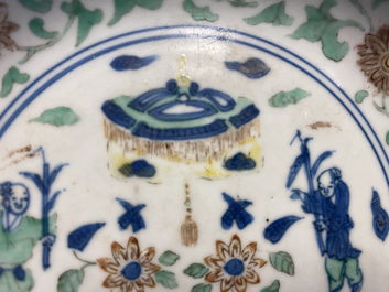 Een Chinees wucai bord met twee jongens, Wanli merk en periode