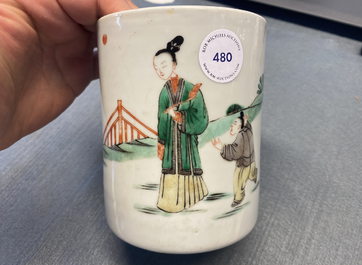 Un pot &agrave; pinceaux en porcelaine de Chine famille verte, Kangxi