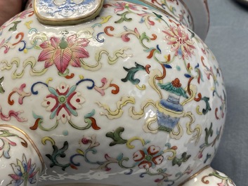 Een Chinese famille rose 'bajixiang' driepotige wierookbrander, Daoguang merk en periode