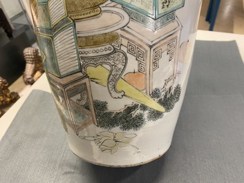 Une paire de vases en porcelaine de Chine qianjiang cai, 19/20&egrave;me