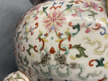Een Chinese famille rose 'bajixiang' driepotige wierookbrander, Daoguang merk en periode