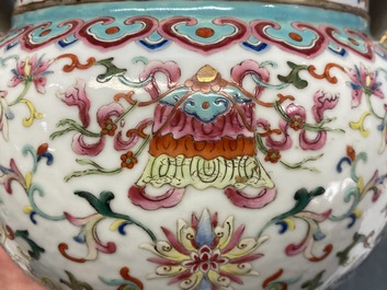 Een Chinese famille rose 'bajixiang' driepotige wierookbrander, Daoguang merk en periode