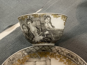 Une tasse et soucoupe en porcelaine de Chine grisaille et dor&eacute;, Qianlong