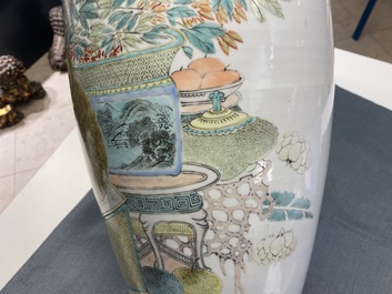 Une paire de vases en porcelaine de Chine qianjiang cai, 19/20&egrave;me