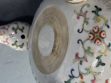 Een Chinese famille rose 'bajixiang' driepotige wierookbrander, Daoguang merk en periode