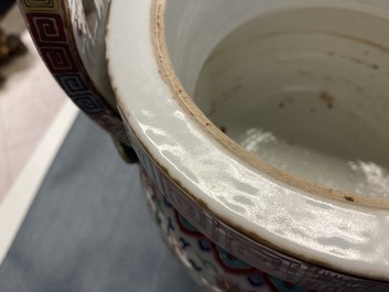 Een Chinese famille rose 'bajixiang' driepotige wierookbrander, Daoguang merk en periode