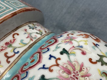 Een Chinese famille rose 'bajixiang' driepotige wierookbrander, Daoguang merk en periode