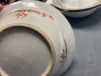 Trois bols en porcelaine de Chine famille rose, 19&egrave;me