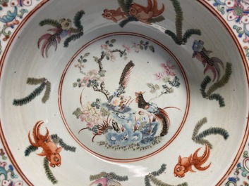 Trois bols en porcelaine de Chine famille rose, 19&egrave;me