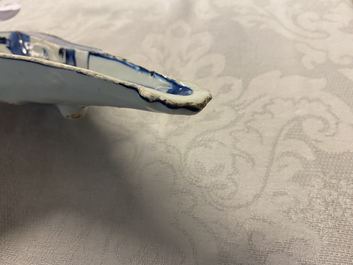 A Chinese blue and white ko-sometsuke 'fan' dish for the Japanese market, Tianqi/Chongzhen
